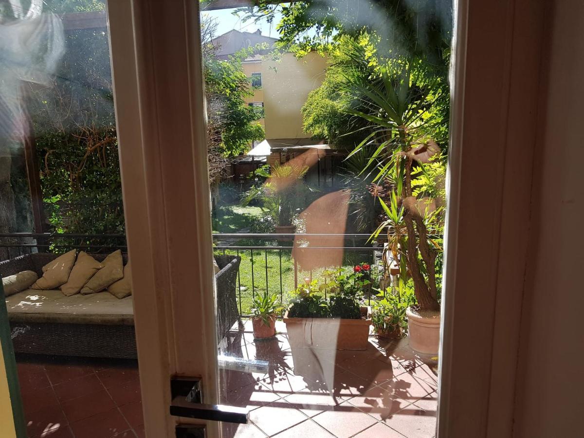 La Casa Con Piscina Riscaldata Interna Anna Luxury Garden Apartment Pisa Exterior photo