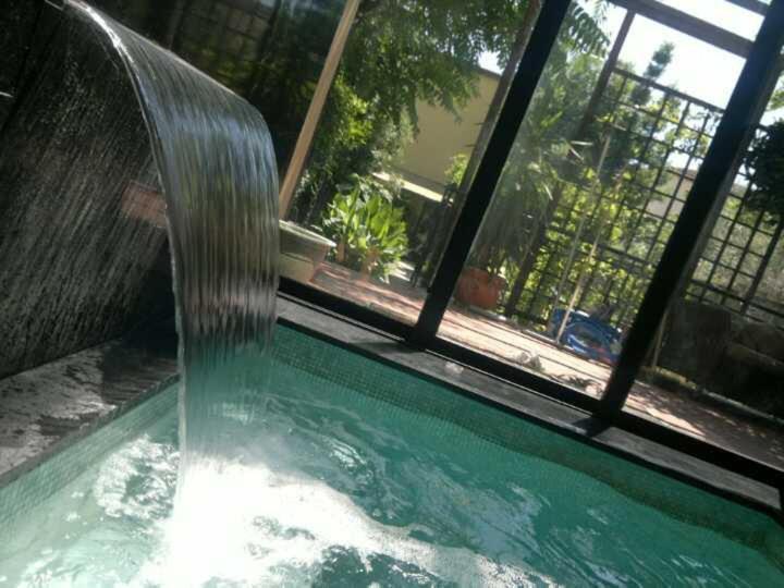 La Casa Con Piscina Riscaldata Interna Anna Luxury Garden Apartment Pisa Exterior photo